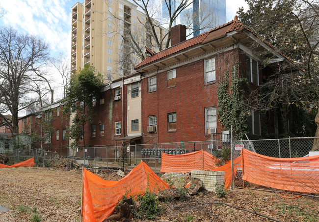 203 NE 13th St in Atlanta, GA - Foto de edificio - Building Photo