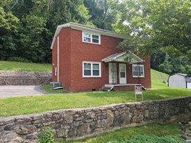 232 Reed Hollow Rd in Gate City, VA - Building Photo
