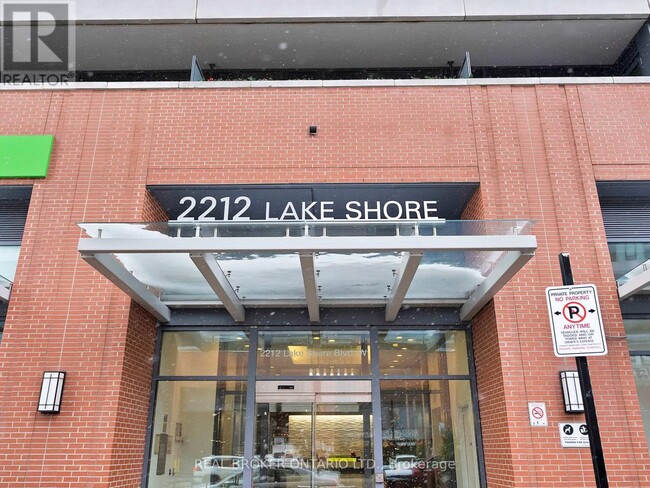 2212-2212 Lake Shore Blvd W in Toronto, ON - Building Photo - Building Photo