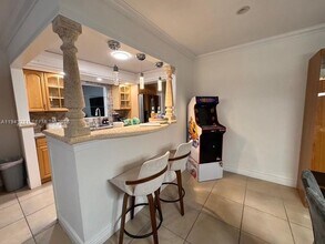 2101 NE 25th St in Wilton Manors, FL - Building Photo - Building Photo