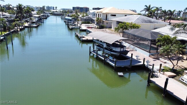 11 Palmview Blvd in Fort Myers Beach, FL - Building Photo - Building Photo
