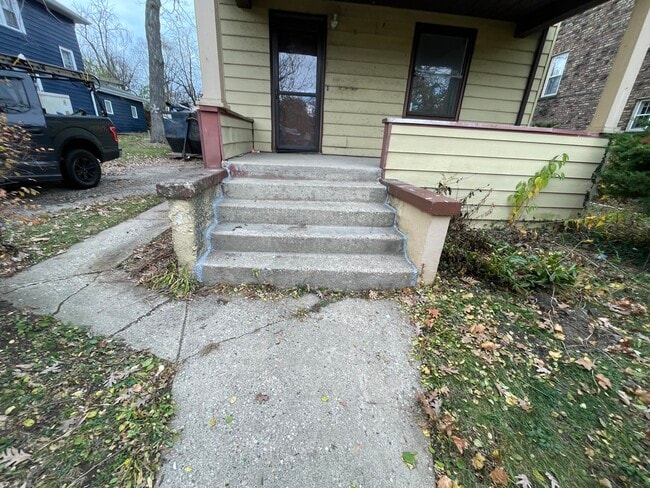 property at 835 S M.L.K. Jr Ave