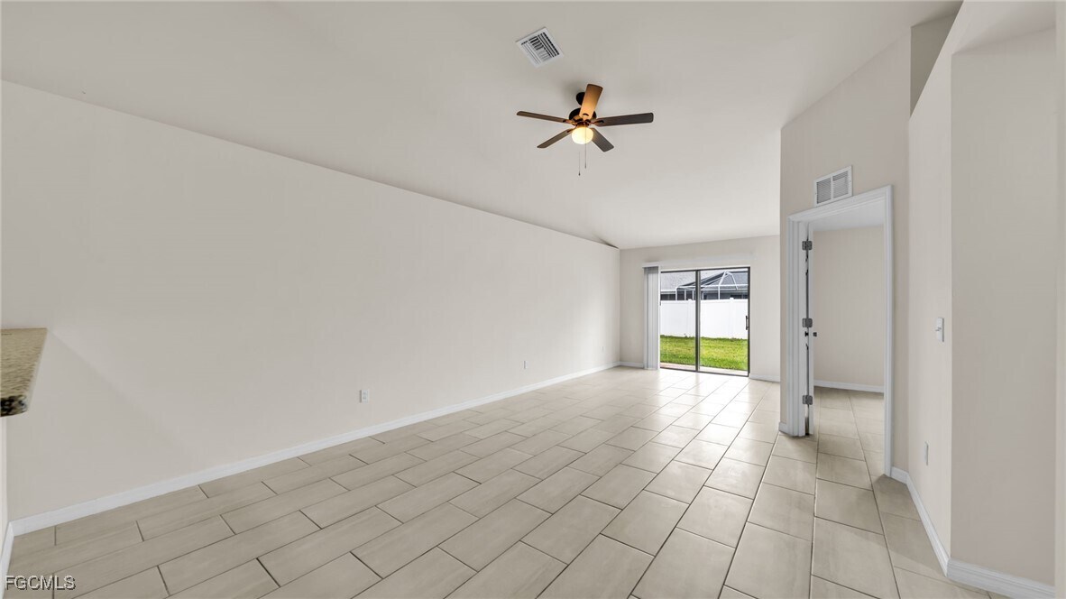 1415-1417 Academy Blvd in Cape Coral, FL - Foto de edificio