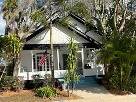 407 Magnolia St, Unit 1 in New Smyrna Beach, FL - Building Photo