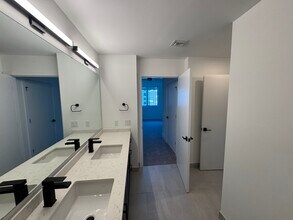 140 NW 31st St, Unit A1 in Miami, FL - Building Photo - Building Photo