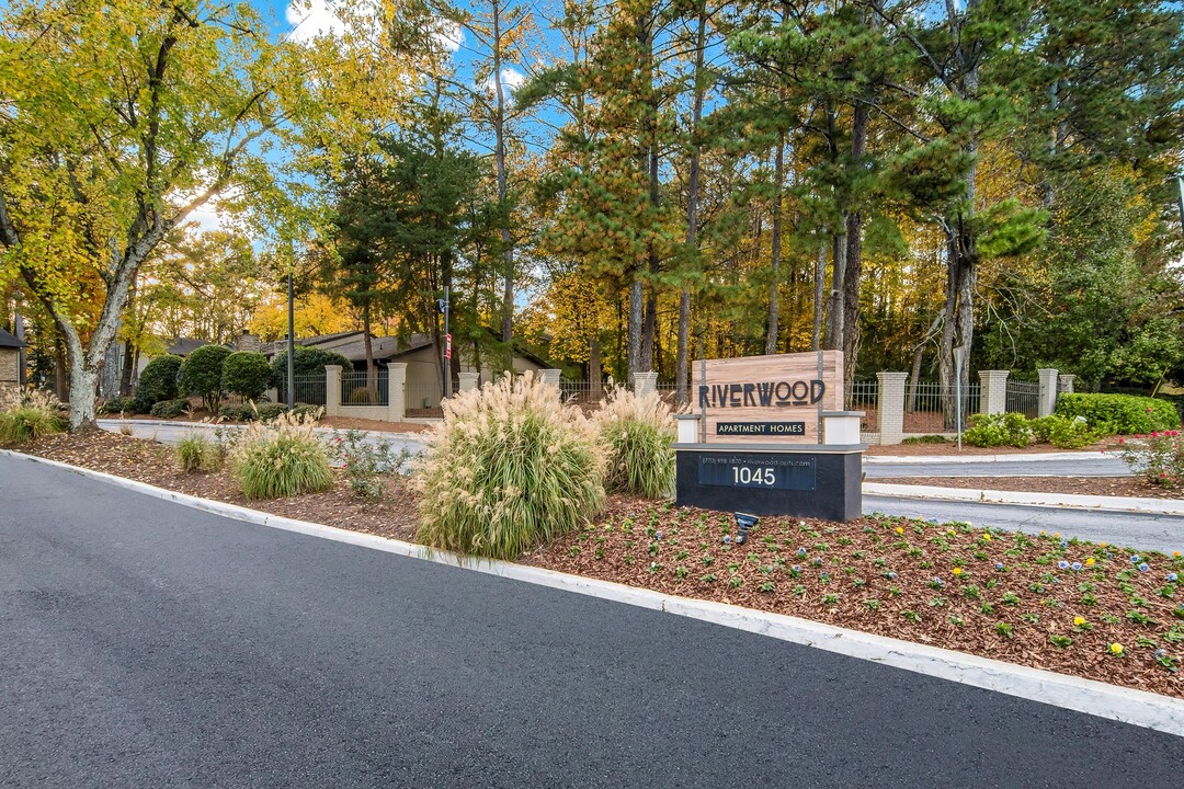 Riverwood in Roswell, GA - Foto de edificio