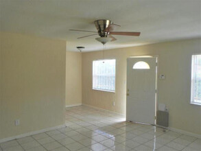 909 SE Nassau Ave in Stuart, FL - Building Photo - Building Photo