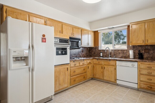 10288 W Snead Cir N in Sun City, AZ - Building Photo - Building Photo