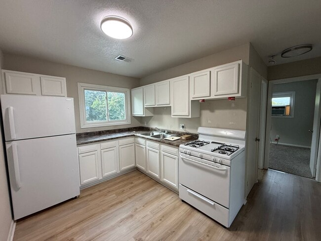 2606 E Hennepin Ave in Minneapolis, MN - Building Photo - Building Photo