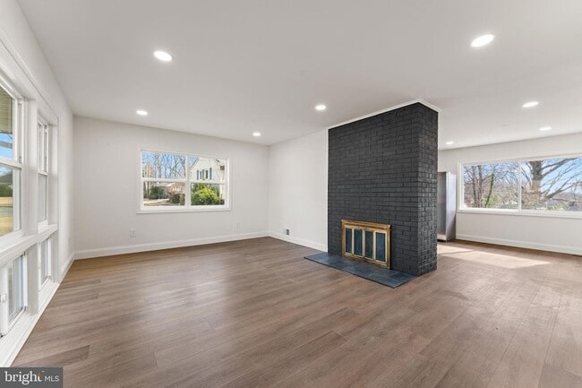 7407 Kelvin Pl in Springfield, VA - Foto de edificio - Building Photo