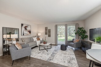 Briarcliff Village in Commerce Township, MI - Foto de edificio - Interior Photo