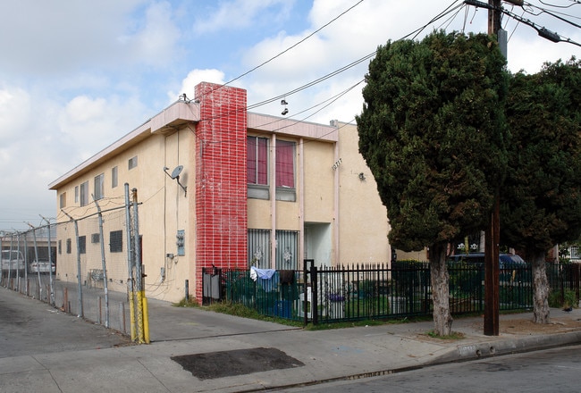 10717 Burin Ave in Inglewood, CA - Building Photo - Building Photo