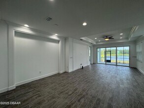 725 Margaritaville Ave in Daytona Beach, FL - Foto de edificio - Building Photo