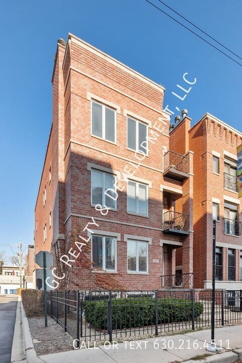 1136 W Fullerton Ave in Chicago, IL - Building Photo