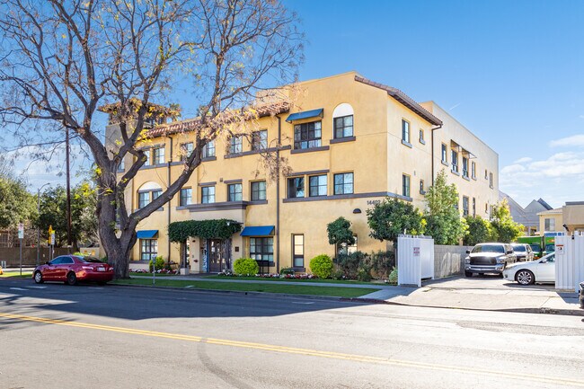 HFL Sequoia Apartments in Van Nuys, CA - Building Photo - Building Photo