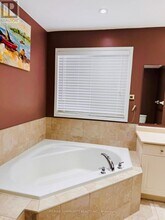 1059 Coldstream Dr in Oshawa, ON - Building Photo - Building Photo