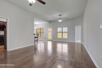 132 Timber Edge Dr in Youngsville, LA - Building Photo - Building Photo