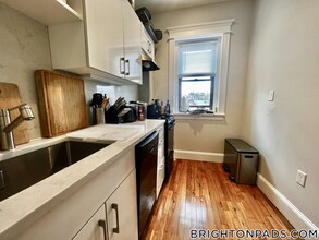 2 Ayr Rd in Boston, MA - Building Photo - Building Photo