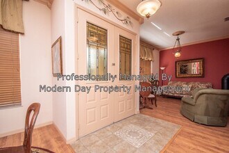 14211 Spring Hill Dr in Spring Hill, FL - Building Photo - Building Photo