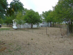 910 Bunton Ln in Uhland, TX - Building Photo - Building Photo