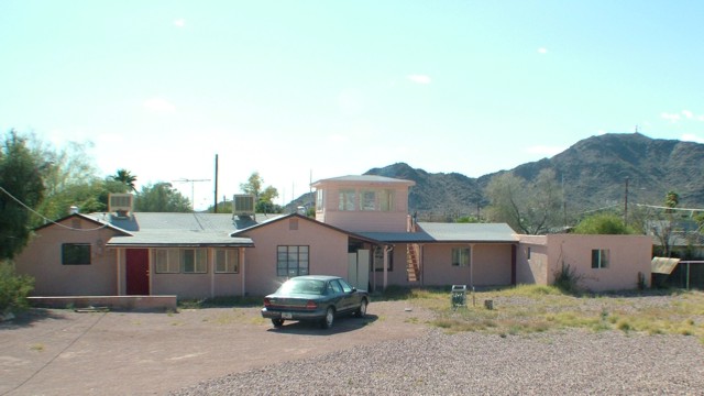 9838 N 14th St in Phoenix, AZ - Foto de edificio