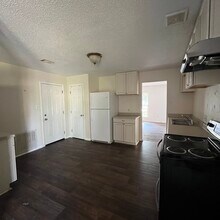 2006 Columbus Cir in Leesville, LA - Building Photo - Building Photo