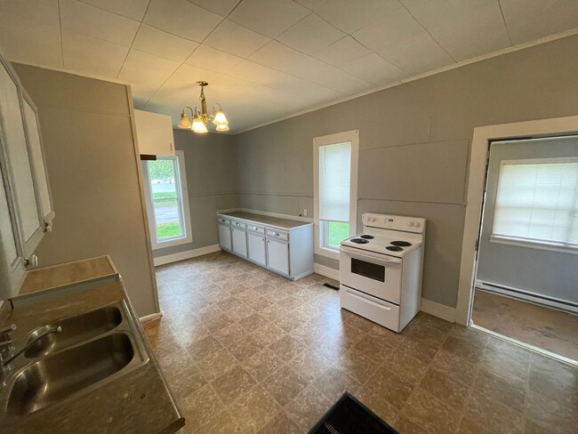 property at 421 N Indiana St
