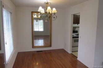 633 E Fox Hills Dr in Bloomfield Hills, MI - Foto de edificio - Building Photo