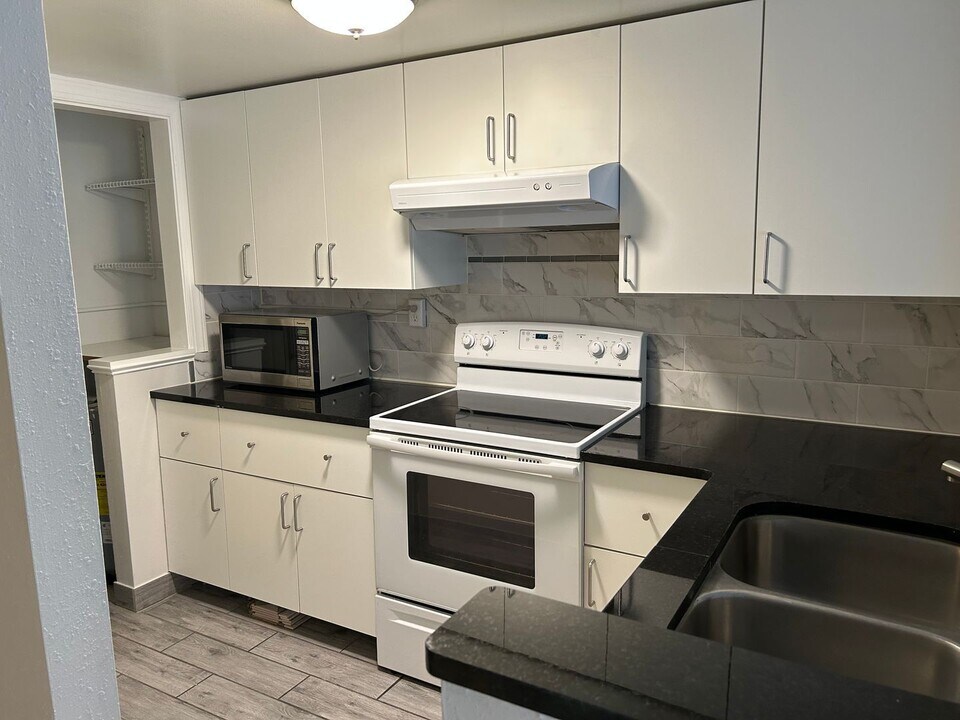 608 Orange Dr in Altamonte Springs, FL - Building Photo