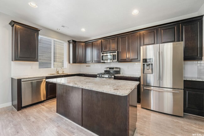 929 W Stonehaven Dr in North Salt Lake, UT - Building Photo - Building Photo
