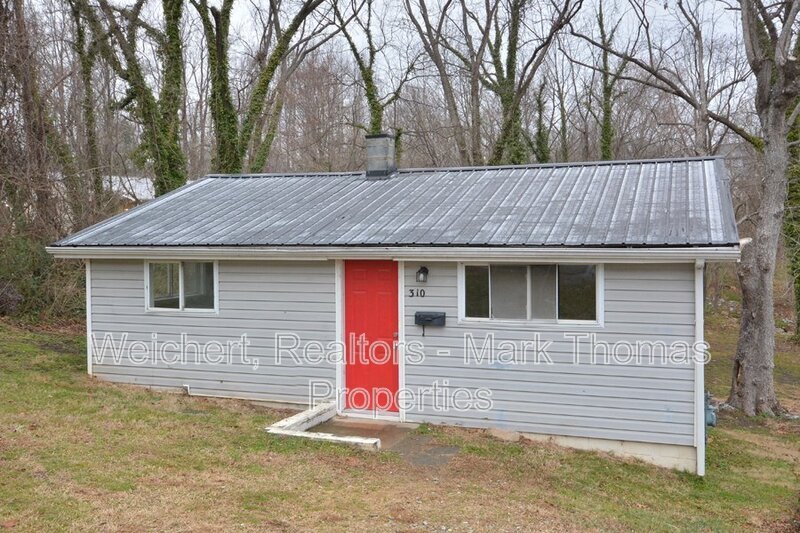 310 E Morehead St in Roxboro, NC - Building Photo