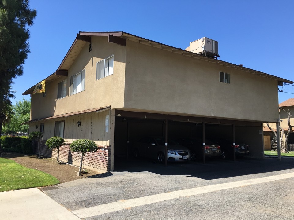 Driftwood Apartments in Clovis, CA - Building Photo