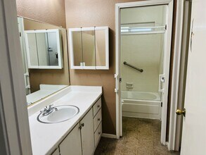 8240 Center Pkwy in Sacramento, CA - Building Photo - Building Photo