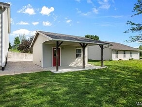 215 Stonewall Dr in Jackson, MO - Building Photo - Building Photo