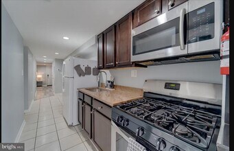 325 57th St NE in Washington, DC - Building Photo - Building Photo