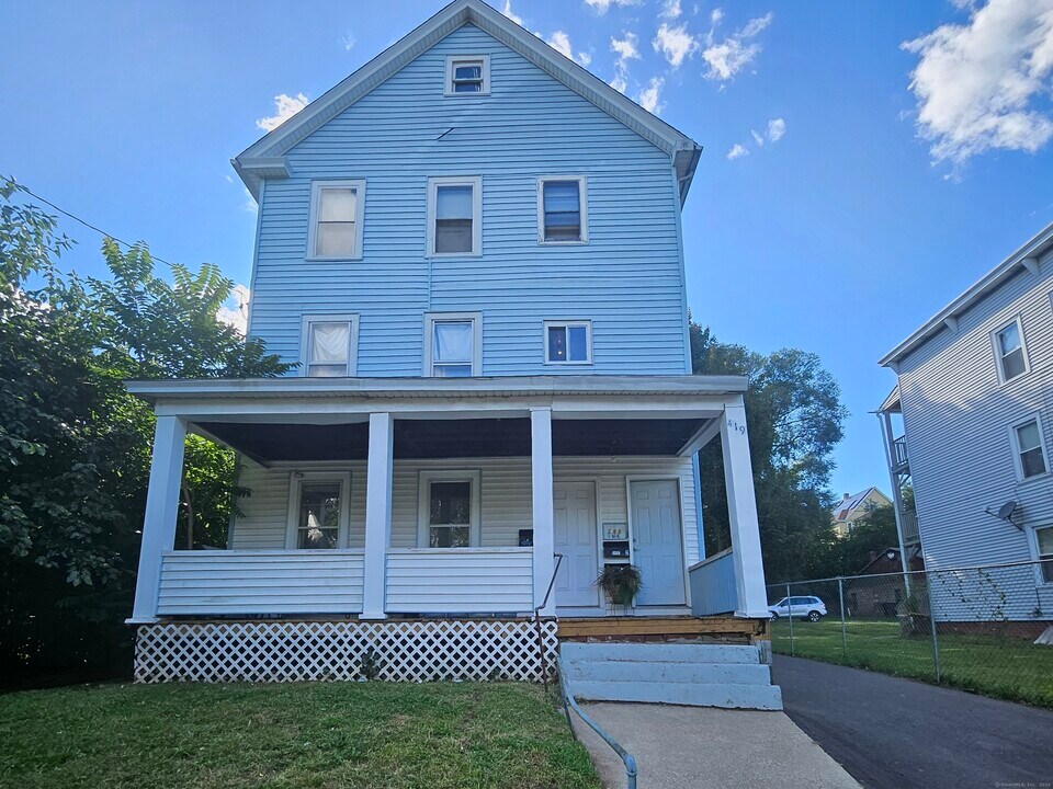 419 Columbus Blvd in New Britain, CT - Building Photo
