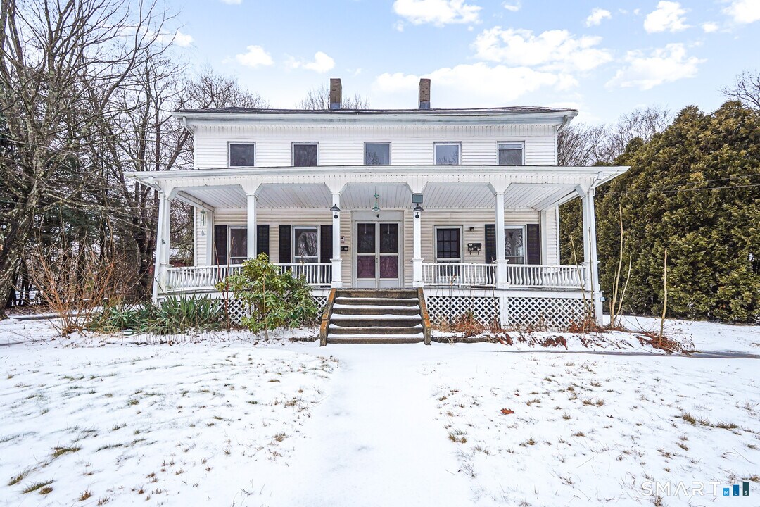 30 Edgewood St in Stafford, CT - Building Photo