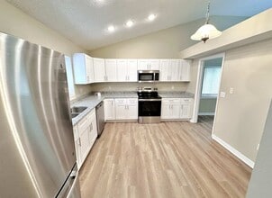 1911 Coral Tree Ct in Brandon, FL - Building Photo - Building Photo