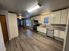 542 Montdale Rd in Blakely, PA - Building Photo