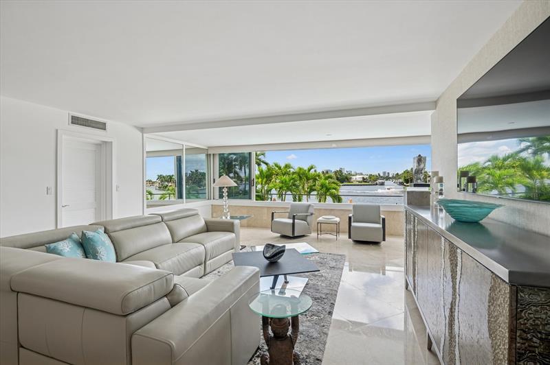 215 N Birch Rd in Fort Lauderdale, FL - Building Photo
