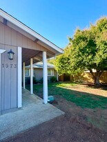 1973 S Ridge Dr in Redding, CA - Building Photo