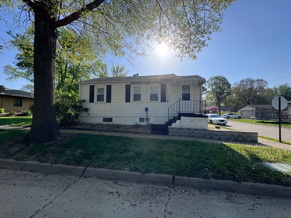 2744 S Lemon St in Sioux City, IA - Building Photo