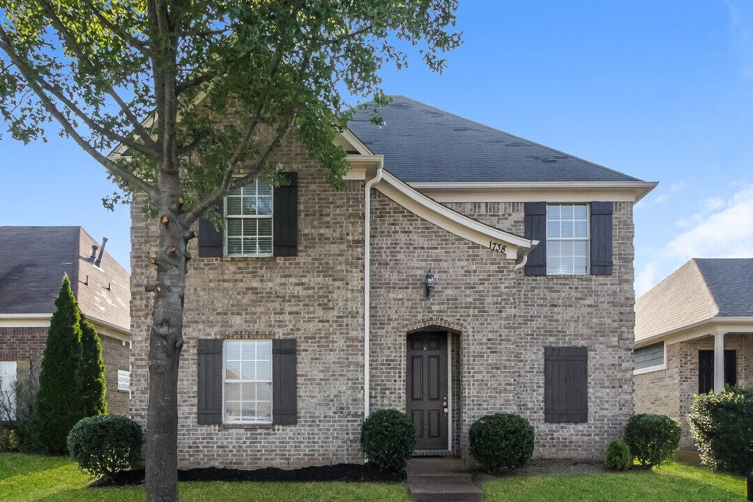 1738 Brentford Cove in Cordova, TN - Building Photo