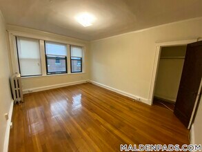 17-19 Washington St., Unit 509 in Malden, MA - Foto de edificio - Building Photo