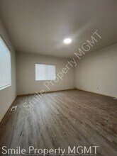 10153 SE Pardee St in Portland, OR - Building Photo - Building Photo