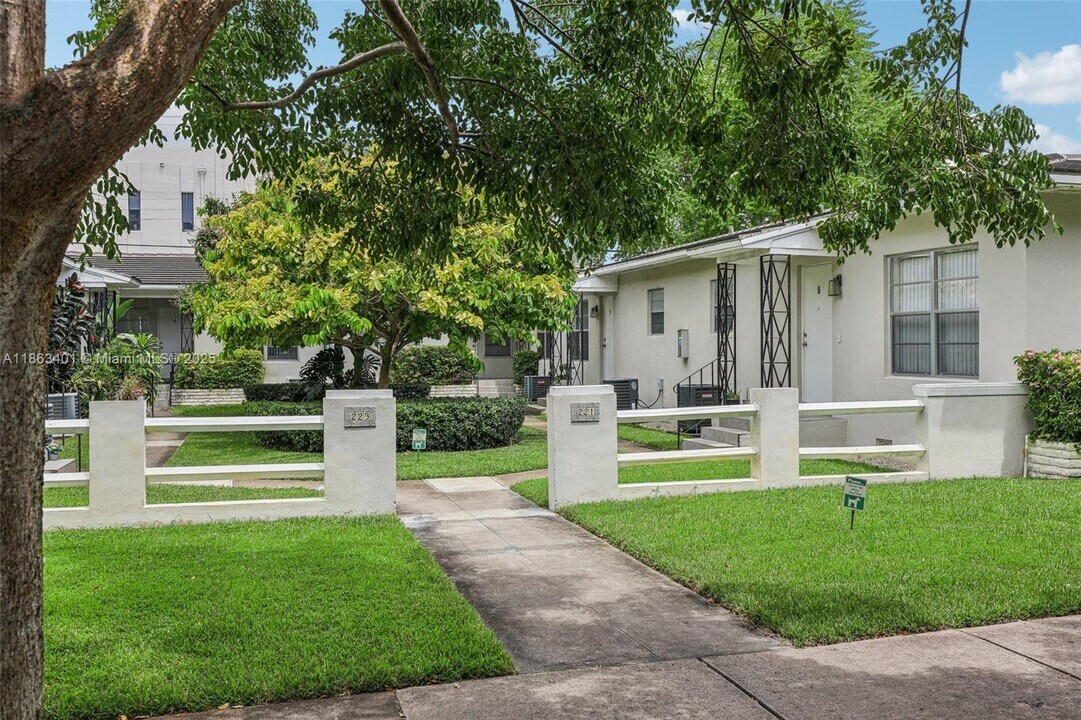 221 Antiquera Ave in Coral Gables, FL - Building Photo