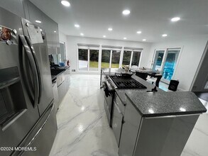 85 Locust Ave in West Long Branch, NJ - Building Photo - Building Photo