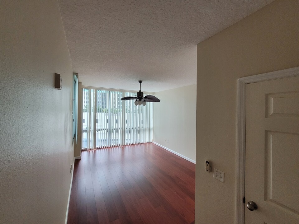 322 E Central Blvd, Unit apt 911 in Orlando, FL - Building Photo