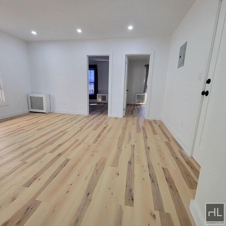 90-42-90-78 78th St in Queens, NY - Building Photo