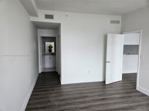 275 NE 18th St, Unit # 503 in Miami, FL - Building Photo - Building Photo